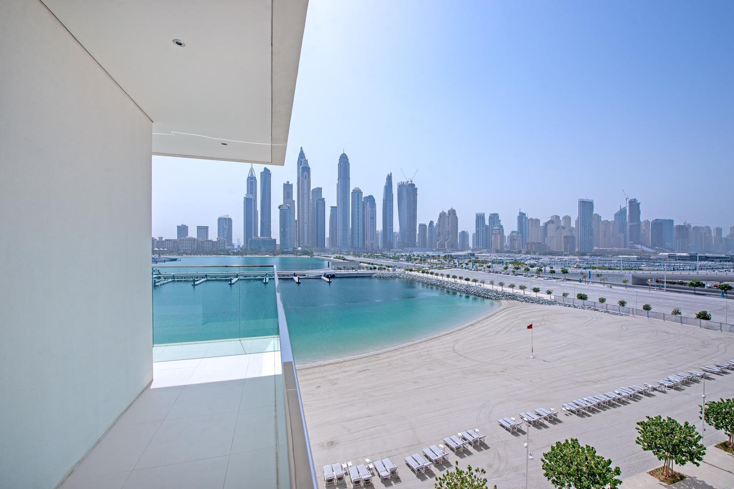 Luxury House With Mesmerizing Skyline View Apartment